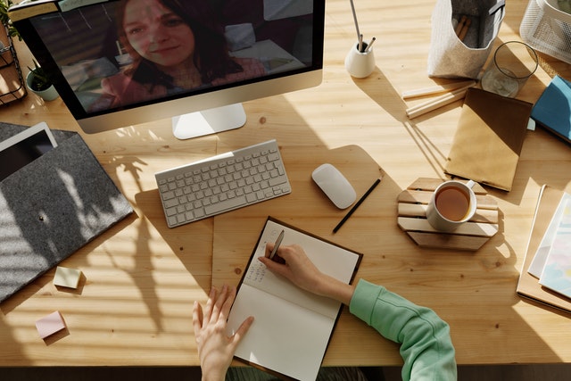 Student meeting with an online tutor