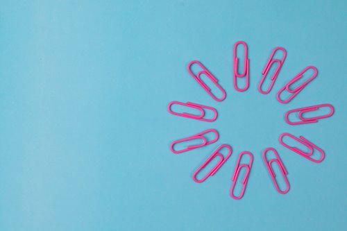 Paperclips arranged in a circle