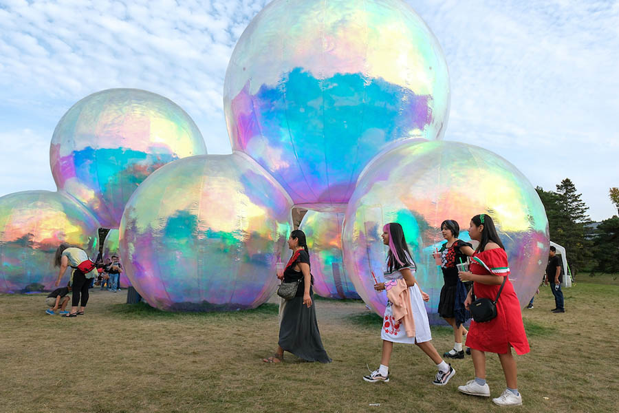 Art "bubbles" at Estamos Aquí Festival