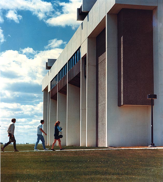 Early photo of students walking toward Lab Sciences building