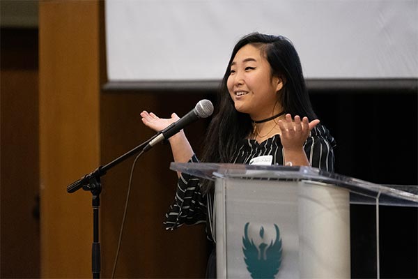 Jillian Kurvoski, MS in Environmental Science & Policy presenting a 3-Minute Thesis.