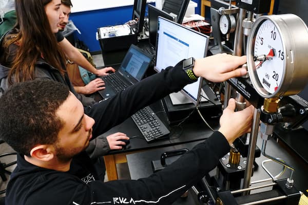 Engineering students work on project in class