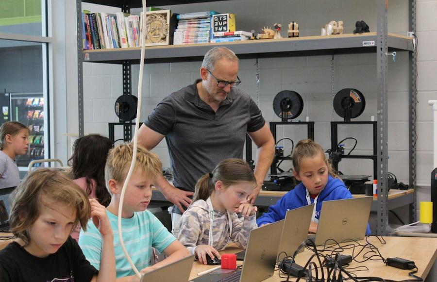 design tech class using 3D printer at the STEM center