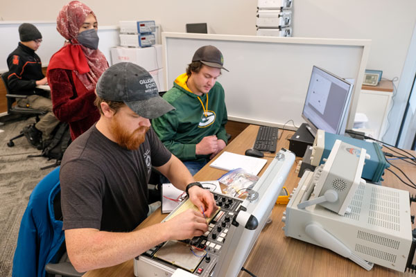 UW Green Bay professor helps students in class