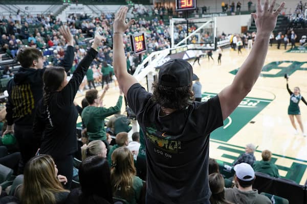 Students cheer at UW-Green Bay basketball game